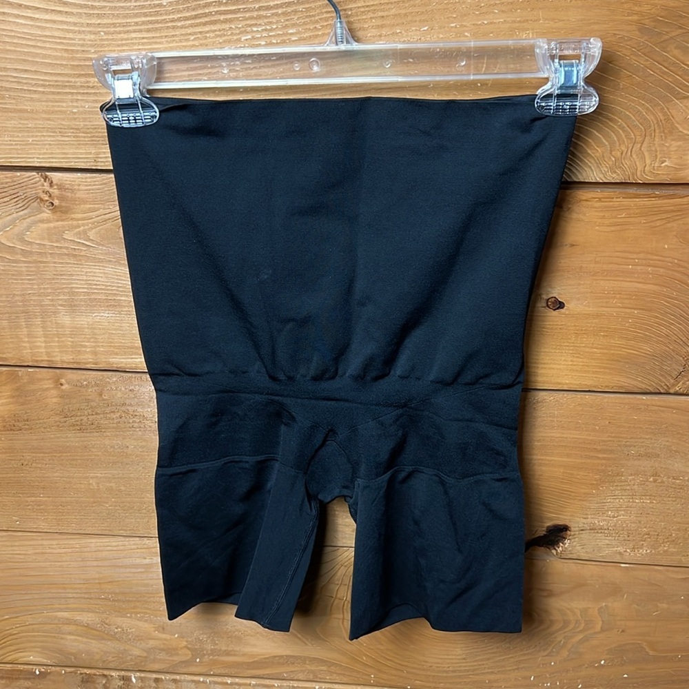 Assets By Spanx 1X High Waisted Shapewear Thigh Slimmer Tummy Shaper‎ Buttocks